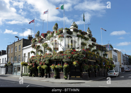 Without doubt one of London`s premier public houses,situated in Kensington Church Street it is  beautifully adorned with flowers Stock Photo